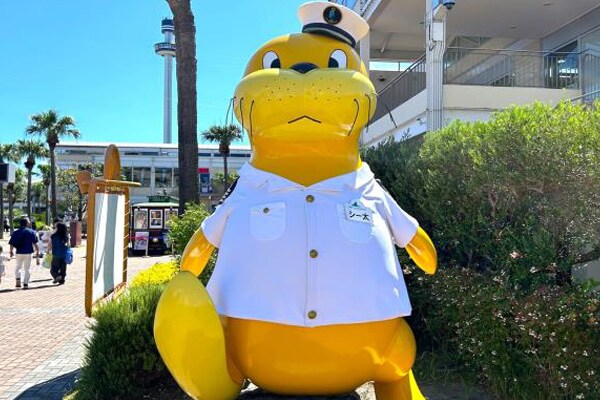 シー太モニュメント船長服イメージ